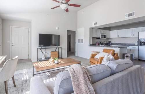 Broken Arrow Apartment | Landing | Spectacular 2BD, Pool, Gym