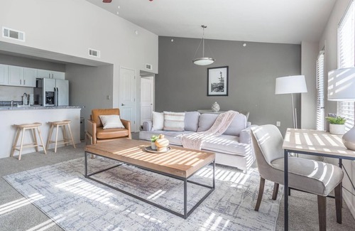 Broken Arrow Apartment | Landing | Spectacular 2BD, Pool, Gym