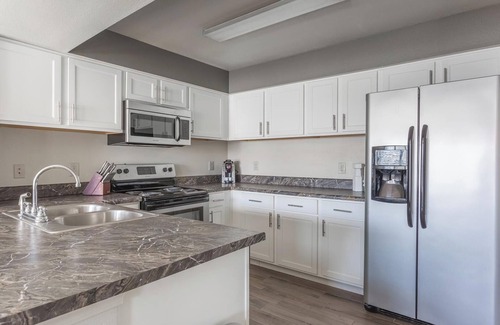 Broken Arrow Apartment | Landing | Spectacular 2BD, Pool, Gym