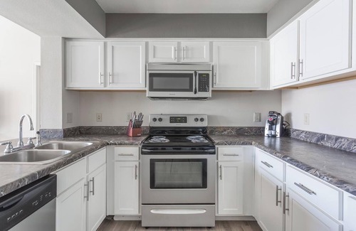Broken Arrow Apartment | Landing | Spectacular 2BD, Pool, Gym