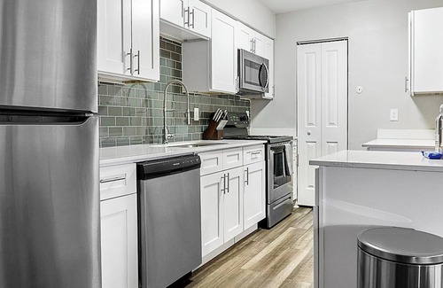 Indianapolis Apartment | Landing | Spectacular 1BD, Pool, Gym