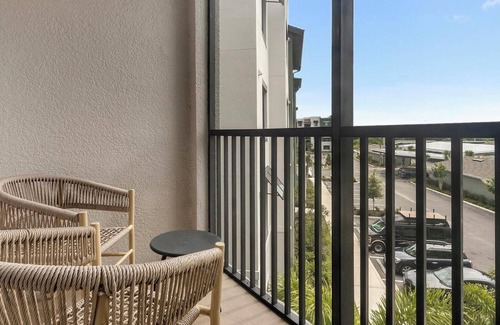 Palmetto Apartment | Landing | Spectacular 1BD, Pool, Clubhouse