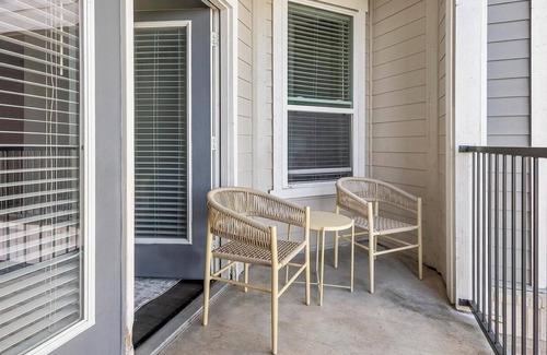 Katy Apartment | Landing | Spectacular 1BD, Game Room, Courtyard