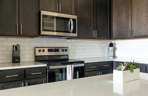Palmetto Apartment | Landing | Spectacular 2BD, Pool, Gym