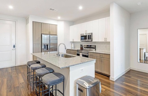 Fate Apartment | Landing | Spectacular 2BD, Clubhouse, Gym