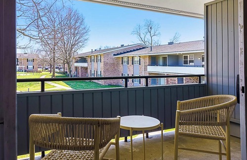 Indianapolis Apartment | Landing | Stunning 1BD, Gym, Courtyard