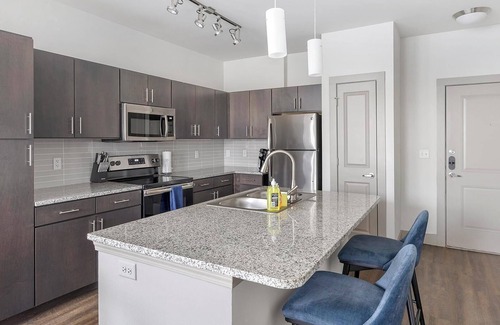 Haltom City Apartment | Landing | Stunning 1BD, Yoga Studio, Courtyard