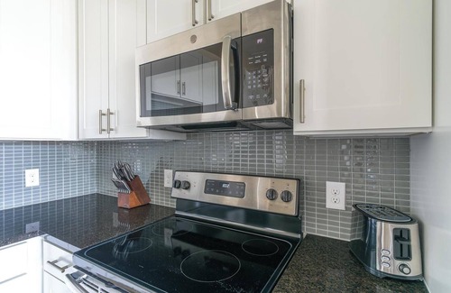 Conroe Apartment | Landing | Stunning 1BD, Pool, Yoga Studio