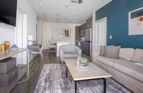San Antonio Apartment | Landing | Stunning 2BD, Gym, Pool