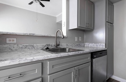 Briarforest Apartment | Landing | Stylish 1BD, Gym, Pool