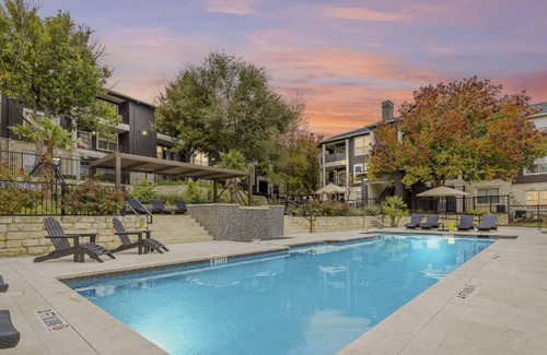 McNeil Apartment | Landing | Stylish 1BD, Pool, Gym