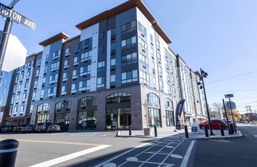 Carteret Apartment | Landing | Stylish 1BD, Rooftop Lounge, Gym