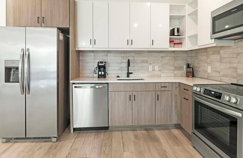 Richmond Apartment | Landing | Stylish 1BD, Rooftop Lounge, Courtyard