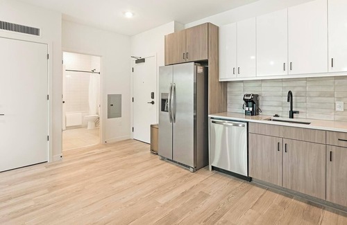 Richmond Apartment | Landing | Stylish 1BD, Rooftop Lounge, Courtyard