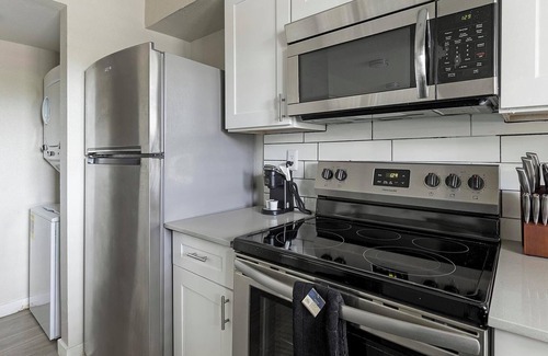 Fort Worth Apartment | Landing | Stylish 1BD, Pool, Courtyard