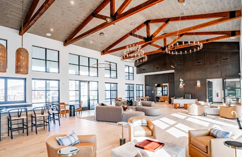 Tarrant County Apartment | Landing | Stylish 1BD, Pool, Gym