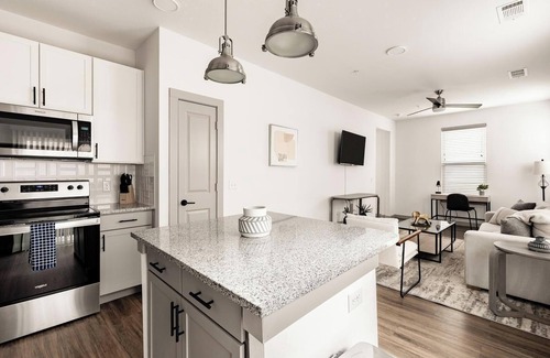 Fort Worth Apartment | Landing | Stylish 1BD, Yoga Studio, Clubhouse