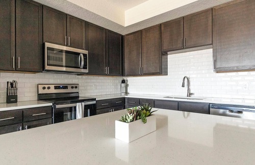 Palmetto Apartment | Landing | Stylish 2BD, Clubhouse, Gym