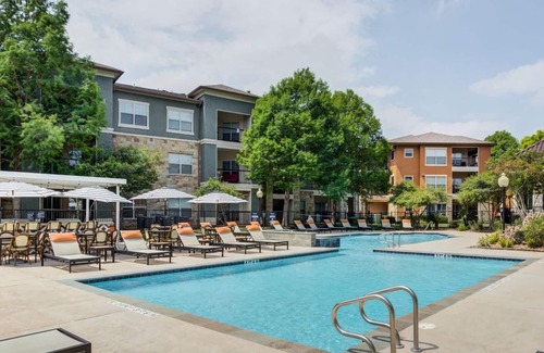 Richmond Apartment | Landing | Stylish 2BD, Clubhouse, Gym
