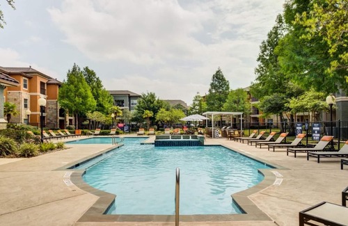 Richmond Apartment | Landing | Stylish 2BD, Clubhouse, Gym