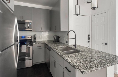McNeil Apartment | Landing | Stylish 2BD, Clubhouse, Gym