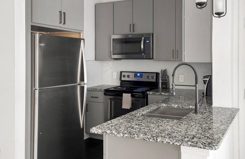 McNeil Apartment | Landing | Stylish 2BD, Clubhouse, Gym