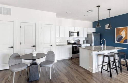 Venus Apartment | Landing | Stylish 2BD, Gym, Clubhouse