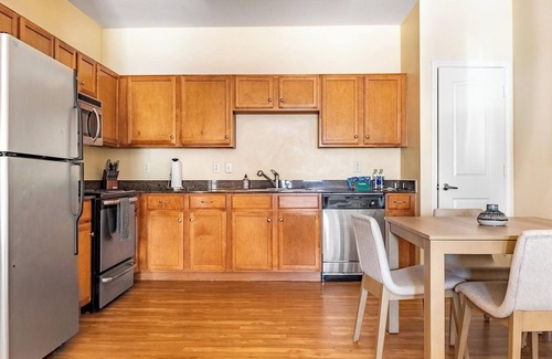 Sweetbriar Apartment | Landing | Stylish 2BD, Gym, Courtyard