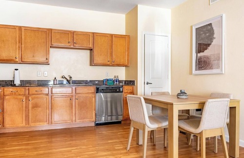 Sweetbriar Apartment | Landing | Stylish 2BD, Gym, Courtyard
