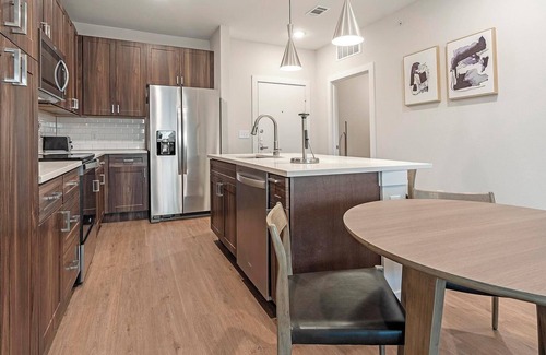 Seguin Apartment | Landing | Stylish 2BD, Pool, Gym