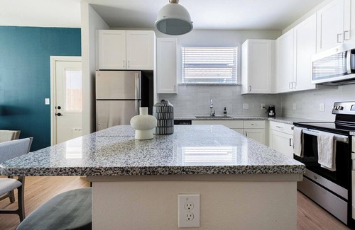 Tarrant County Apartment | Landing | Stylish 2BD, Pool, Gym