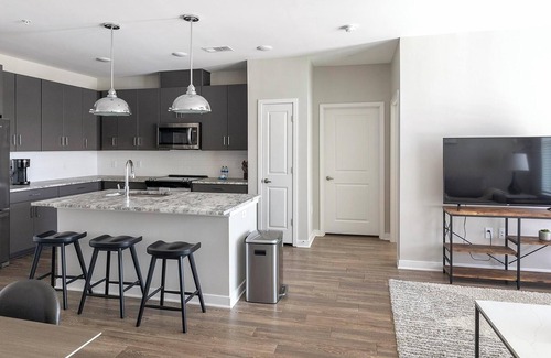 Huntsville Apartment | Landing | Stylish 2BD, Pool, Gym