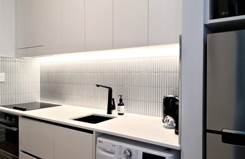 Auckland Central Business District Apartment | Landmark top corner with views and rooftop pool