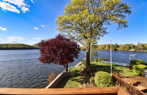 New Milford House | Land’s End – Direct Lake Front on Warner Point, Candlewood Lake, CT