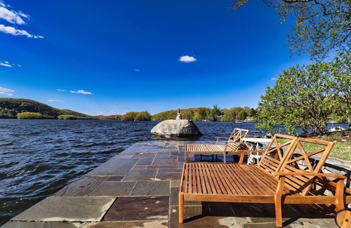 New Milford House | Land’s End – Direct Lake Front on Warner Point, Candlewood Lake, CT