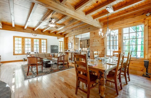Lookout Mountain House | Lane`s End Lodge | Upscale Peaceful Retreat on 7 Acres | 3 Bed, 2.5 Bath
