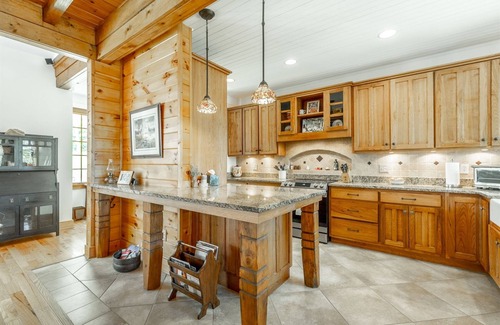 Lookout Mountain House | Lane`s End Lodge | Upscale Peaceful Retreat on 7 Acres | 3 Bed, 2.5 Bath