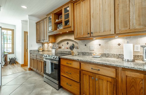 Lookout Mountain House | Lane`s End Lodge | Upscale Peaceful Retreat on 7 Acres | 3 Bed, 2.5 Bath