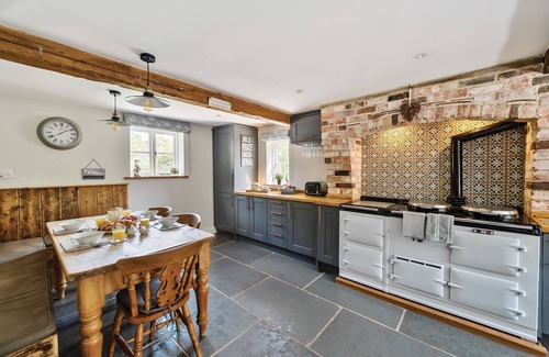 West Compton Cottage | Lanes End Cottage- situated in a pretty hamlet amid glorious Dorset countryside.