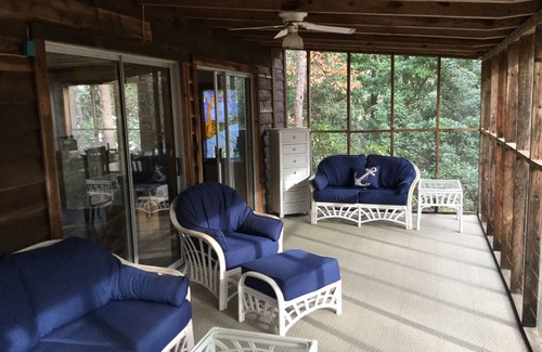 Dawsonville House | Lanier Waterfront Cabin retreat. GA mountains, 5Br w/Dock, Grill, Fire pit +more
