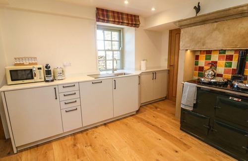 Fourstones Near Bentham Cottage | LANSHAW HOUSE, family friendly, with open fire in High Bentham