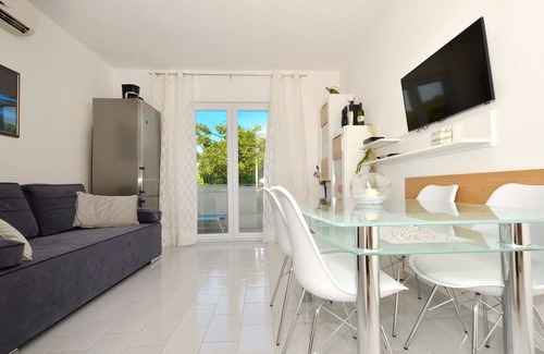 Poljica Apartment | LANTERNA - cozy apartment for 6+2 persons, only 60m from the pebble beach