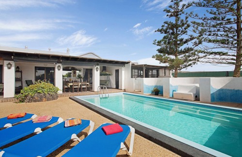 Tahiche Villa | Lanzarote Rural Villa "Casa Albryna Lanzarote" with Mountain View, Pool & Garden