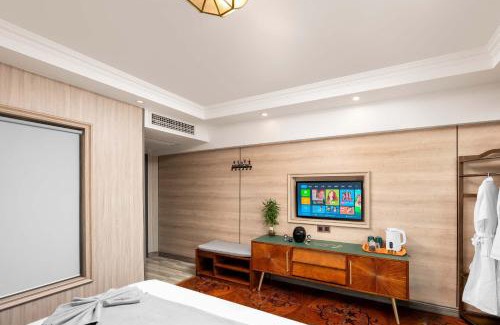 Laoshan Hotel | Laoshan Swan Castle Immortal Residence bathing pool Health Garden B&B