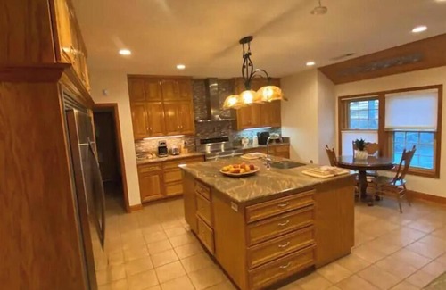 Pine Mountain Valley House | Lara’s Château @ the Radio House, Sleeps 30. Amazing view and awaits you!
