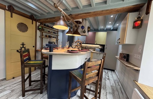 Ouistreham Apartment | Larg Apartment for 6 People with a Boat-Style - 10 minutes walk from the sea