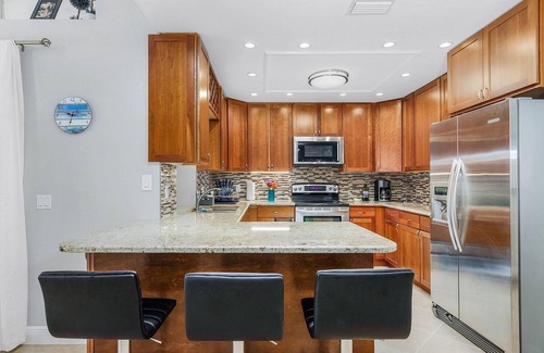 East Naples House | Larg heated pool, 3 bdrm, 2 bath, fast wi-fi, ps3, 4 smart TVs, large lanai with 2 covered areas.