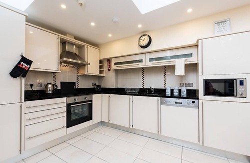The Liberties Apartment | Large 2 BDRM with balcony. Early check-in available