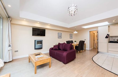 The Liberties Apartment | Large 2 BDRM with balcony. Early check-in available