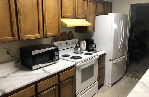 Redding Apartment | Large 2 bed/2 bath apartment- Right by main shopping center